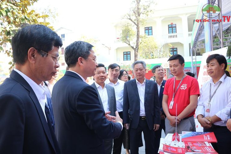 Huyện Quốc Oai: Phát động toàn dân tham gia các hoạt động chuyển đổi số gắn với cải cách hành chính- Ảnh 4.