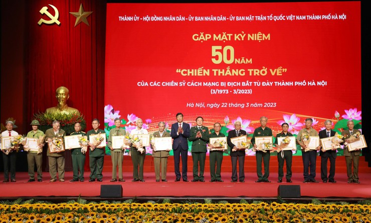 Khen thưởng thành tích trong hoạt động Ban Đại diện chiến sĩ cách mạng bị địch bắt tù đày- Ảnh 1.