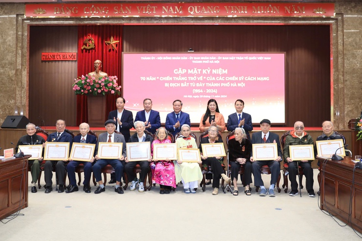 Tri ân sâu sắc những đóng góp, hy sinh của các chiến sĩ cách mạng bị địch bắt tù đày Thành phố- Ảnh 7.