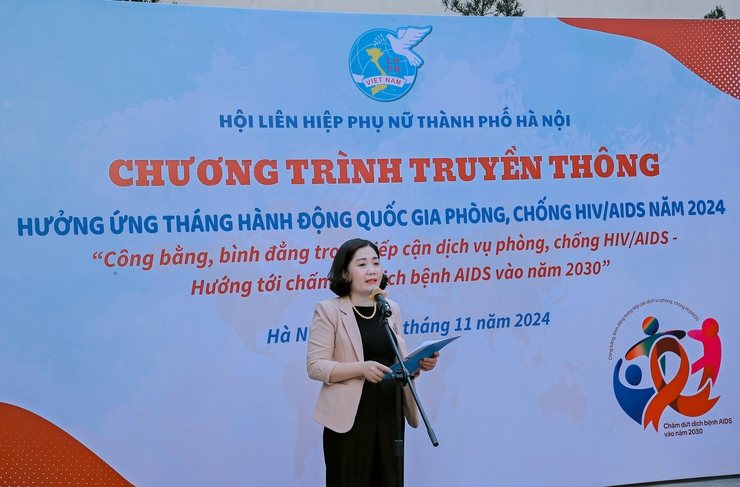 Phụ nữ Thủ đô đạp xe lan tỏa thông điệp phòng, chống HIV/AIDS- Ảnh 1.