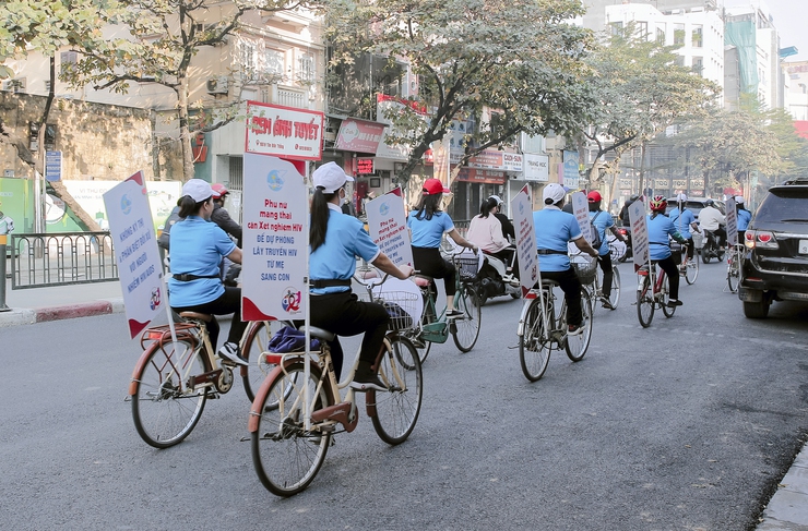 Phụ nữ Thủ đô đạp xe lan tỏa thông điệp phòng, chống HIV/AIDS- Ảnh 3.