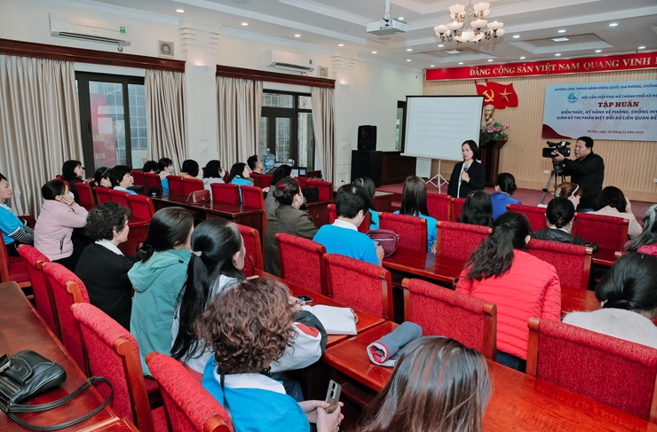 Phụ nữ Thủ đô đạp xe lan tỏa thông điệp phòng, chống HIV/AIDS- Ảnh 4.