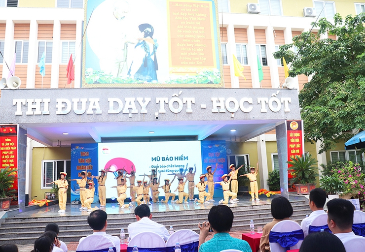 Ngành Giáo dục huyện Đan Phượng hưởng ứng Ngày Pháp luật Việt Nam- Ảnh 2.