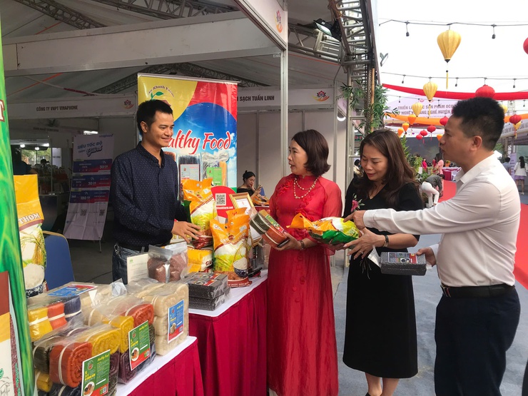 Khai mạc Triển lãm các sản phẩm làng nghề huyện Quốc Oai- Ảnh 3.