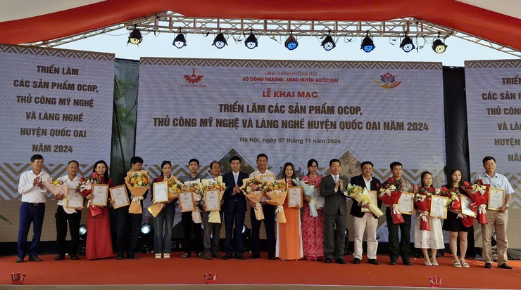 Khai mạc Triển lãm các sản phẩm làng nghề huyện Quốc Oai- Ảnh 2.