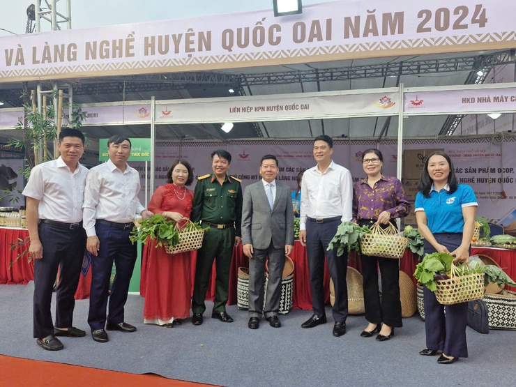 Khai mạc Triển lãm các sản phẩm làng nghề huyện Quốc Oai- Ảnh 4.