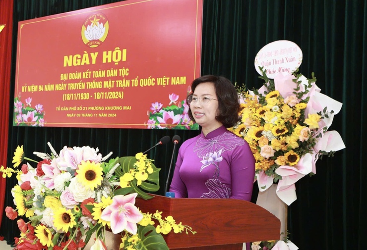 Đồng chí Bùi Huyền Mai dự Ngày hội Đại đoàn kết toàn dân tộc tại phường Khương Mai- Ảnh 3.