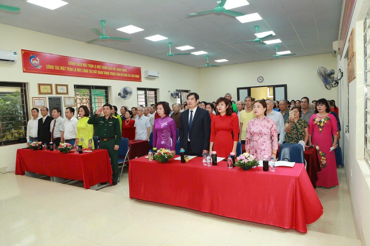 Đồng chí Bùi Huyền Mai dự Ngày hội Đại đoàn kết toàn dân tộc tại phường Khương Mai- Ảnh 1.