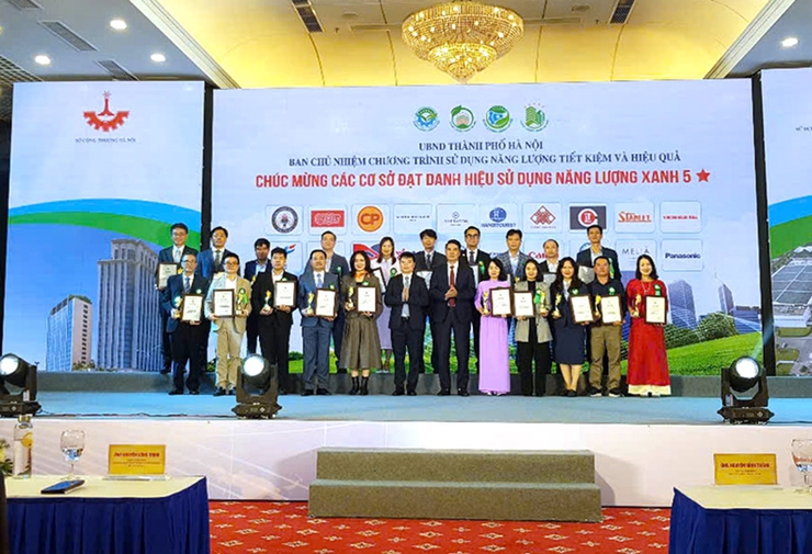 Hà Nội công nhận 83 cơ sở đạt danh hiệu “Sử dụng năng lượng xanh năm 2024”- Ảnh 3.