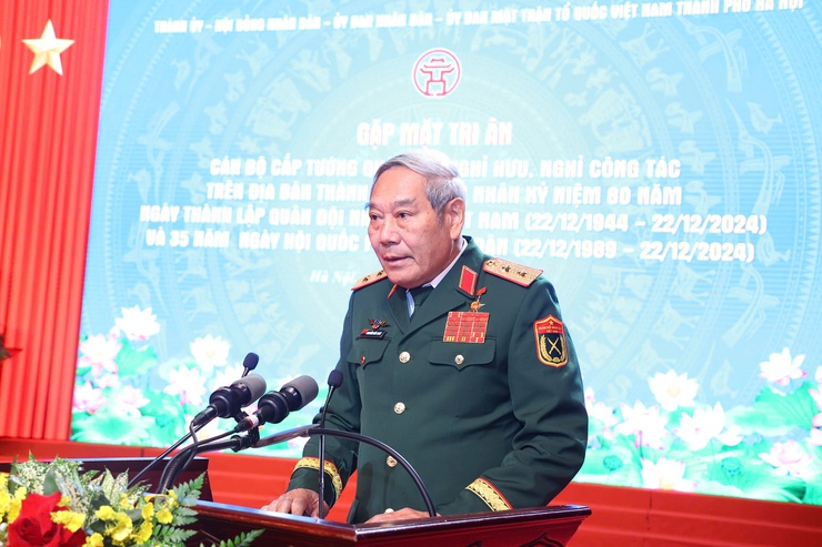 Hà Nội gặp mặt, tri ân cán bộ quân đội nghỉ hưu, nghỉ công tác trên địa bàn- Ảnh 1.