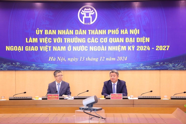 UBND Thành phố làm việc với Đoàn Trưởng Cơ quan đại diện Việt Nam ở nước ngoài, nhiệm kỳ 2024-2027- Ảnh 1.