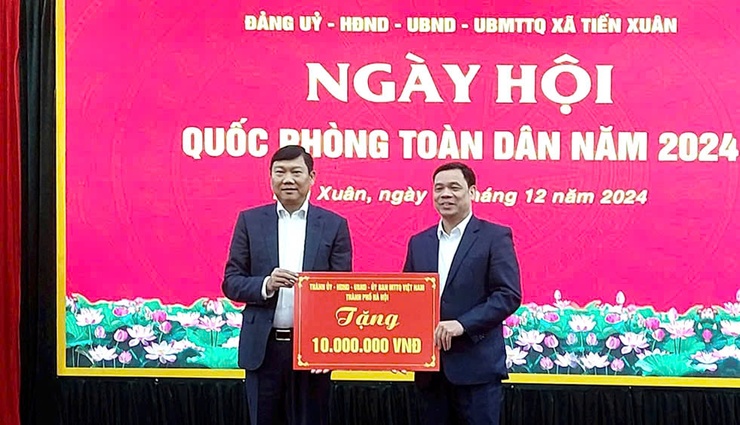 Trưởng ban Dân vận Thành ủy dự Ngày hội Quốc phòng toàn dân tại xã Tiến Xuân- Ảnh 3.