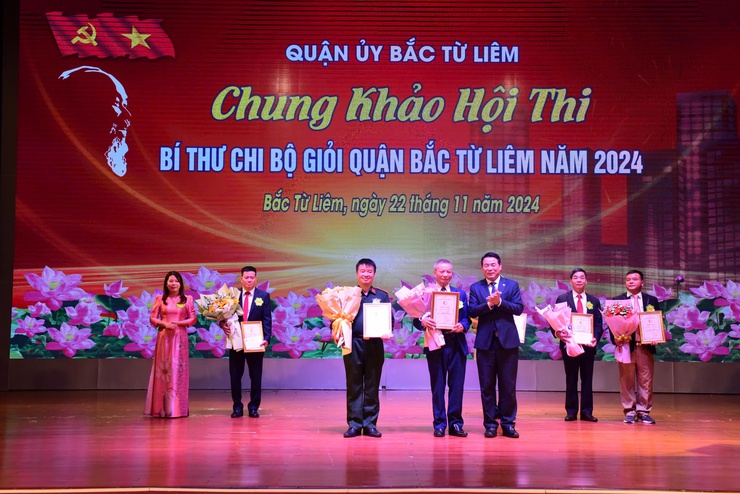 Người cán bộ chính trị được đồng đội tín nhiệm- Ảnh 2.