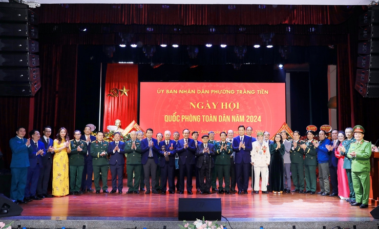Hanoi promotes solidarity in national defense building- Ảnh 4.