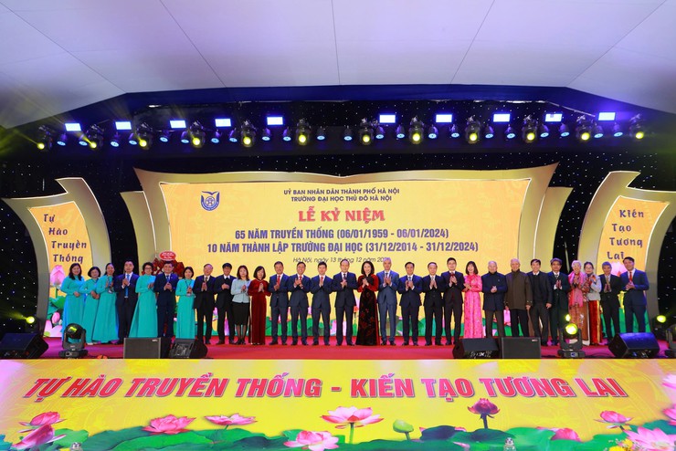 Hanoi Metropolitan University commemorates 65th years of establishment- Ảnh 1.