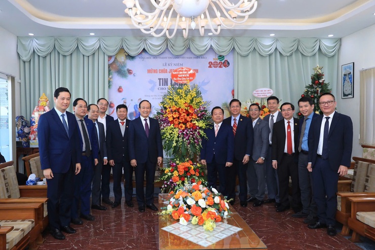 Hanoi leader extends Christmas greetings to Evangelical Church of Vietnam (Northern region)- Ảnh 1.