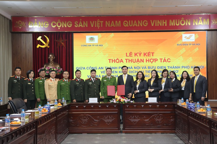 Công an Hà Nội ký thỏa thuận hợp tác với Bưu điện về cung cấp dịch vụ công trực tuyến- Ảnh 3.