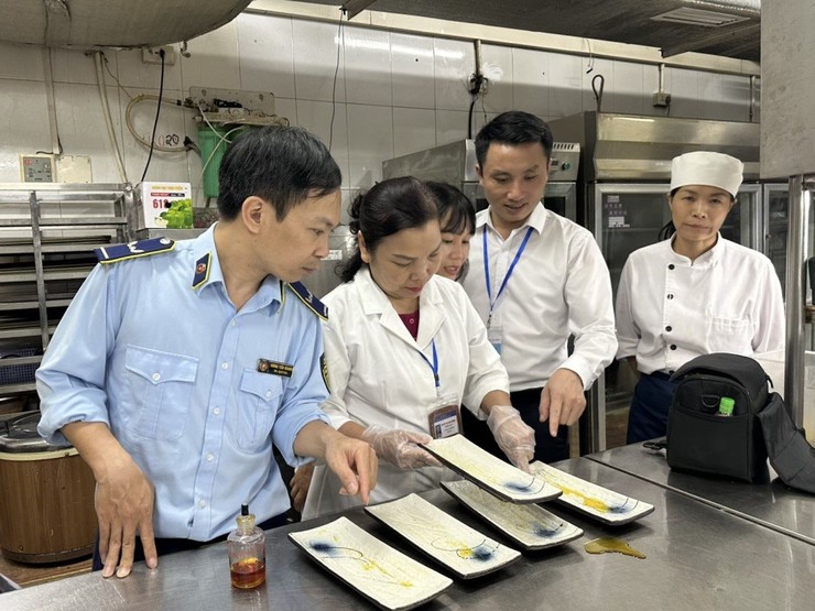 Hà Nội: Tăng cường thanh tra, kiểm tra an toàn thực phẩm thời điểm cận Tết- Ảnh 1.