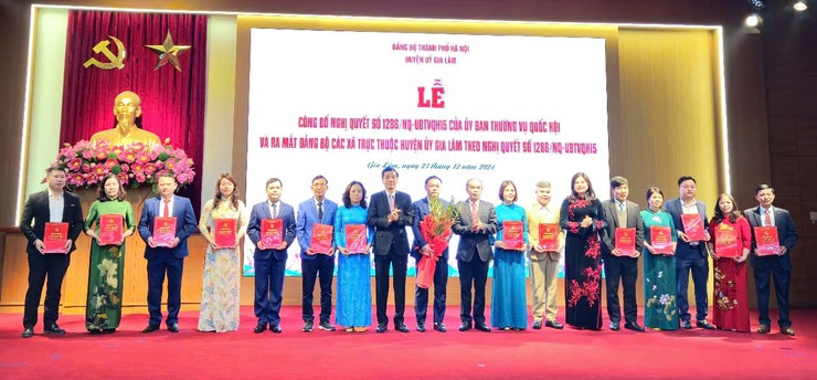 Huyện Gia Lâm: Ra mắt Đảng bộ 5 đơn vị hành chính mới sau sáp nhập- Ảnh 2.
