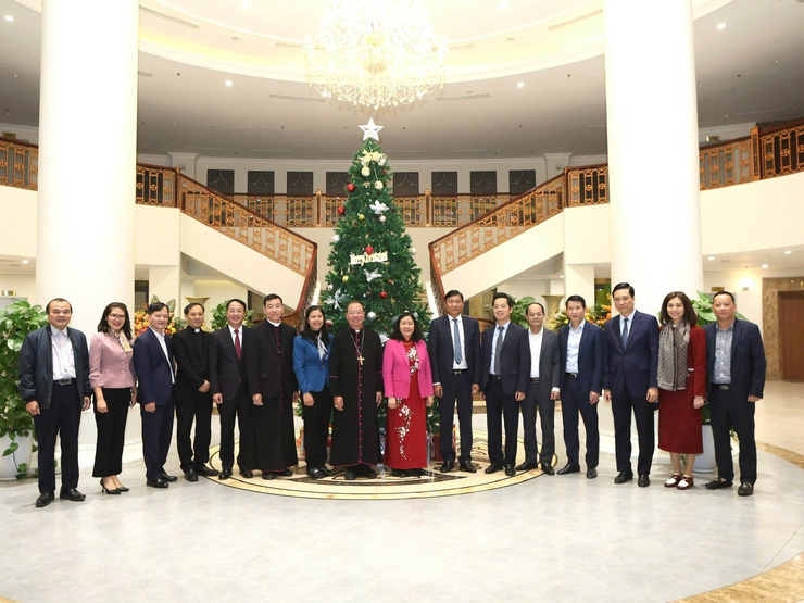 Bí thư Thành ủy Bùi Thị Minh Hoài chúc mừng Tòa Tổng Giám mục Hà Nội nhân dịp Giáng sinh năm 2024- Ảnh 4.