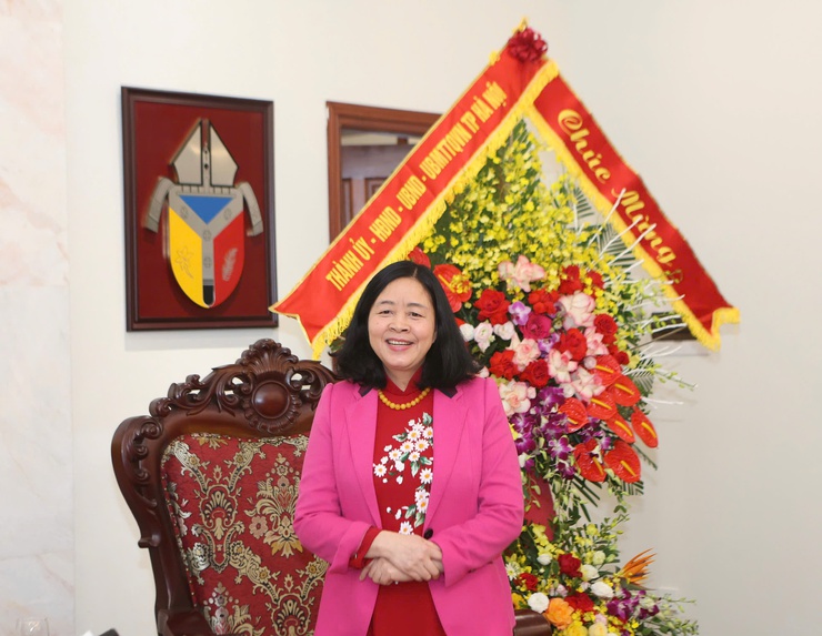 Bí thư Thành ủy Bùi Thị Minh Hoài chúc mừng Tòa Tổng Giám mục Hà Nội nhân dịp Giáng sinh năm 2024- Ảnh 2.