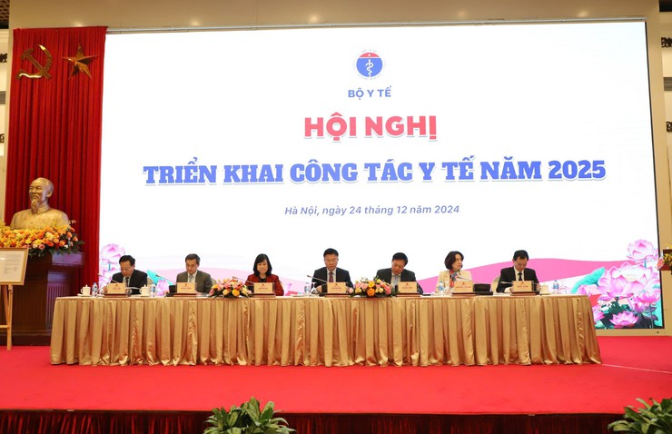 Ngành Y tế triển khai nhiệm vụ công tác năm 2025- Ảnh 1.