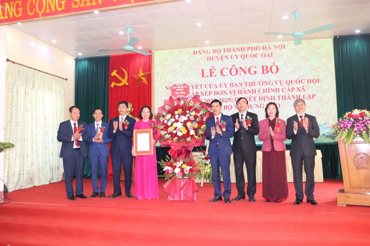 Huyện Quốc Oai: Thành lập Đảng bộ 4 xã trực thuộc sau sắp xếp đơn vị hành chính- Ảnh 1.