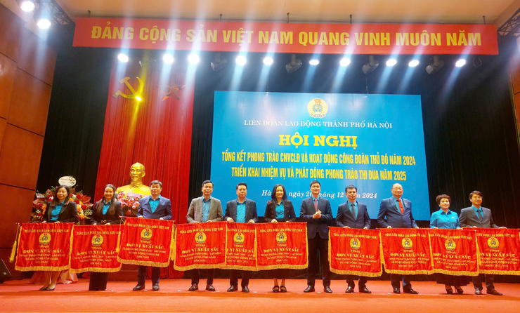 Tổng kết hoạt động công đoàn và phong trào công nhân, viên chức, lao động Thủ đô năm 2024- Ảnh 4.