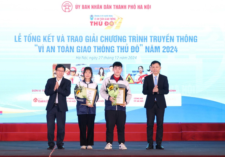 Trao giải cuộc thi Vì an toàn giao thông Thủ đô năm 2024- Ảnh 1.