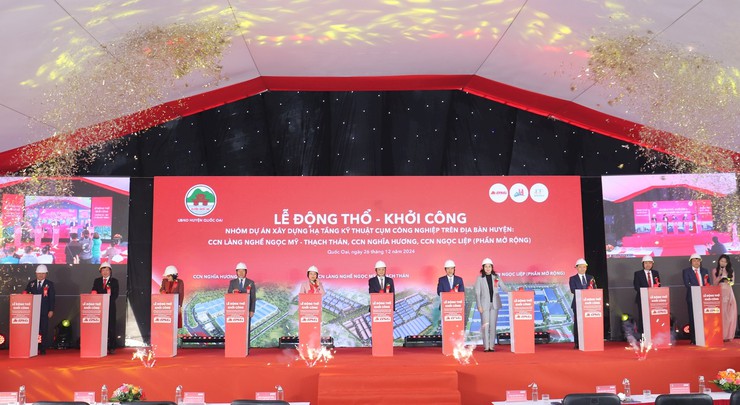 Quoc Oai District kicks off work on three industrial zones- Ảnh 1.
