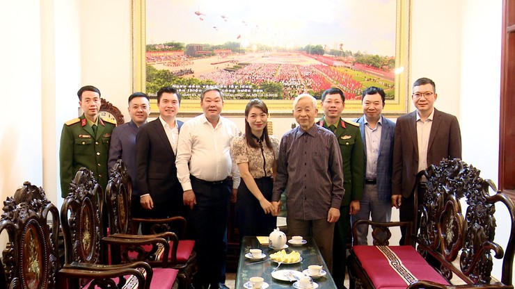 Vice Chairman of Hanoi People's Committee visits Senor Lieutenant General Pham Thanh Ngan- Ảnh 1. Vice Chairman of Hanoi People's Committee visits Senor Lieutenant General Pham Thanh Ngan- Ảnh 1.
