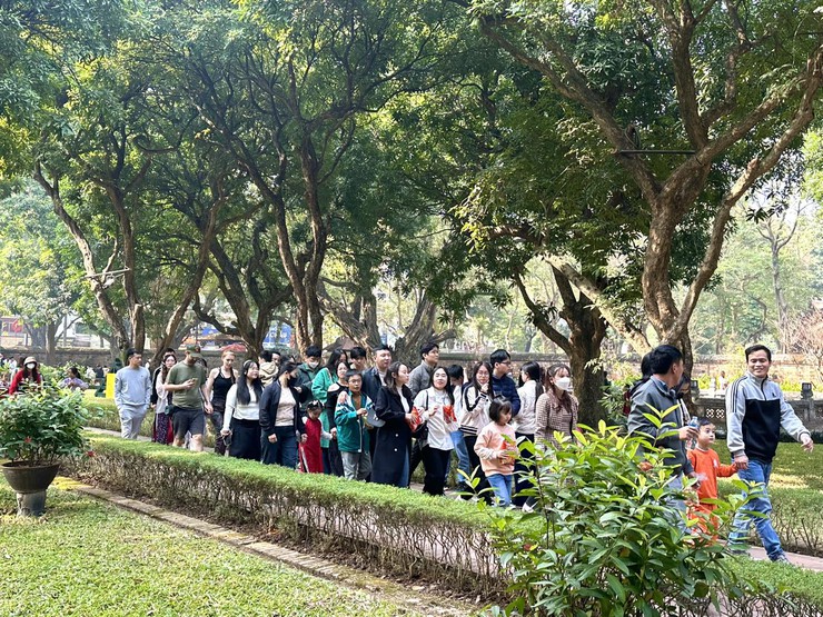 Hà Nội đón khoảng 160.000 lượt khách du lịch dịp Tết Dương lịch 2025- Ảnh 3.