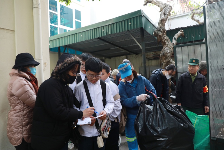 Lãnh đạo Ủy ban MTTQ Việt Nam Thành phố dự Chương trình "Ngày thứ 7 tái chế" tại phường Hàng Bài- Ảnh 7.