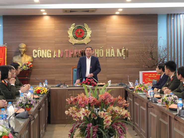 Phó Chủ tịch Thường trực UBND Thành phố Lê Hồng Sơn chúc Tết các đơn vị quân đội, công an- Ảnh 2.