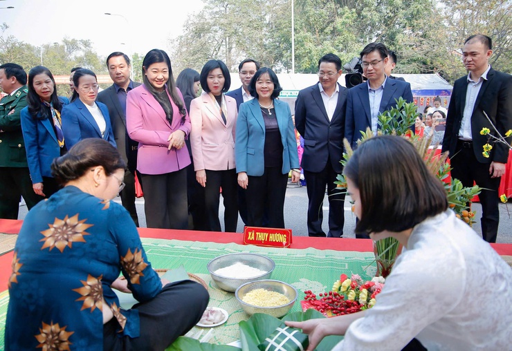 Bí thư Thành ủy Bùi Thị Minh Hoài trao quà Tết tại huyện Quốc Oai, Chương Mỹ- Ảnh 1.