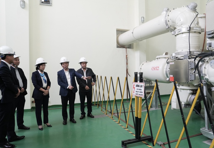 Đồng chí Bùi Huyền Mai thăm, chúc Tết các đơn vị ứng trực, phục vụ Tết- Ảnh 1.