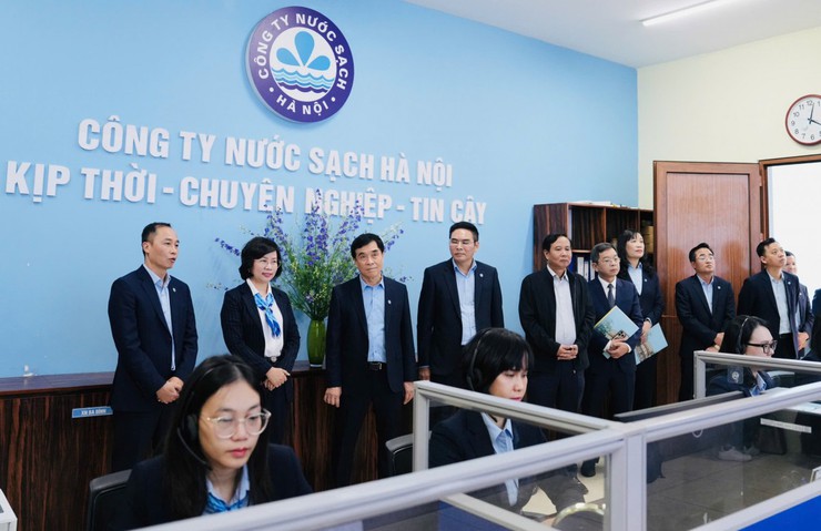 Đồng chí Bùi Huyền Mai thăm, chúc Tết các đơn vị ứng trực, phục vụ Tết- Ảnh 3.