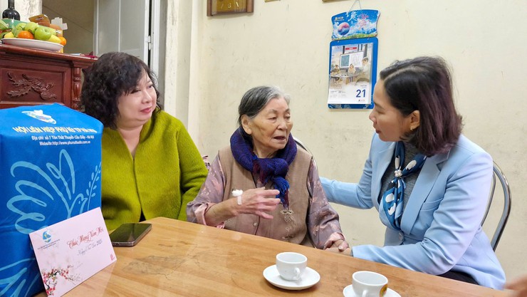 Hội Liên hiệp Phụ nữ Thành phố thăm và chúc Tết nữ đảng viên cao tuổi- Ảnh 3.