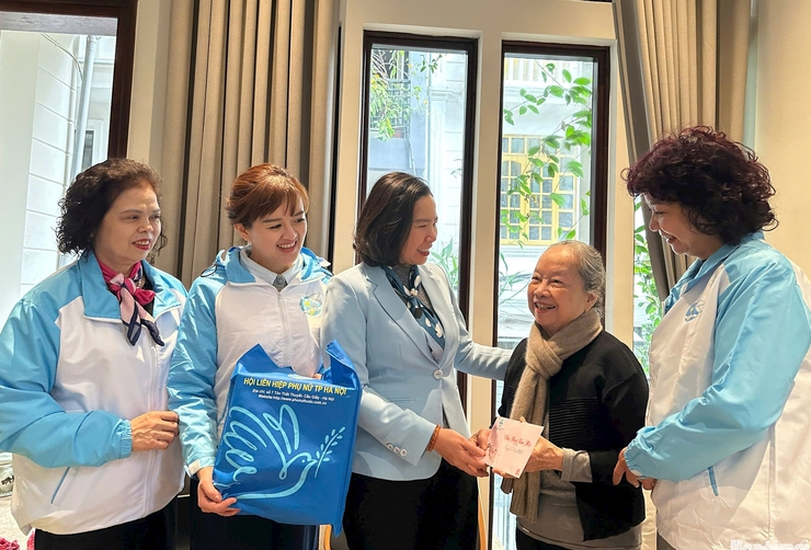 Hội Liên hiệp Phụ nữ Thành phố thăm và chúc Tết nữ đảng viên cao tuổi- Ảnh 2.