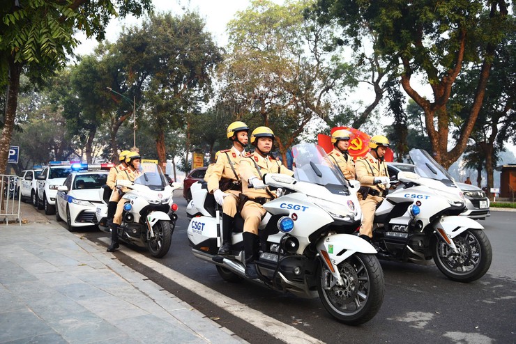 Hanoi Youth Union begins traffic safety campaign for the Lunar New Year- Ảnh 1.