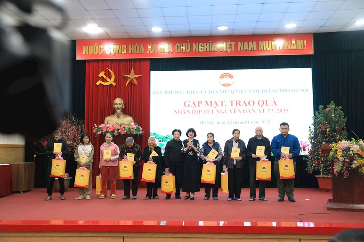 Bảo đảm mọi người, mọi nhà đều đón Tết vui tươi, đầm ấm- Ảnh 3.