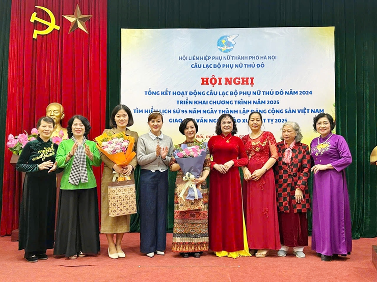 Phụ nữ Thủ đô tìm hiểu lịch sử vẻ vang 95 năm của Đảng Cộng sản Việt Nam quang vinh và lịch sử Đảng bộ thành phố Hà Nội- Ảnh 4.