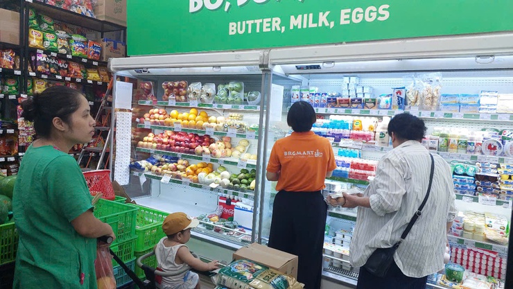 Hà Nội: Tổng mức bán lẻ hàng hóa và doanh thu dịch vụ tiêu dùng năm 2024 ước đạt hơn 853 nghìn tỷ đồng- Ảnh 1.