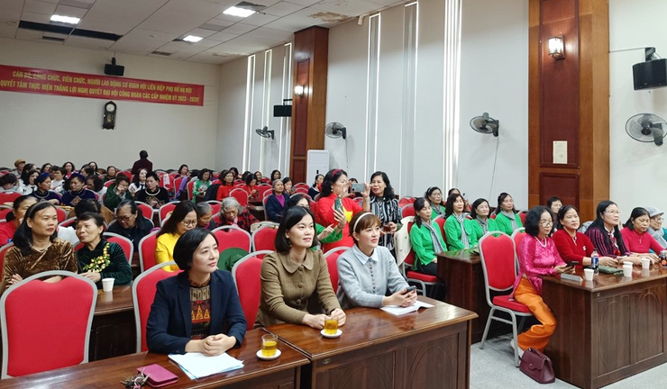 Phụ nữ Thủ đô tìm hiểu lịch sử vẻ vang 95 năm của Đảng Cộng sản Việt Nam quang vinh và lịch sử Đảng bộ thành phố Hà Nội- Ảnh 1.