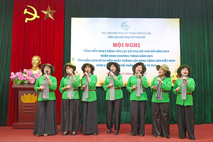 Phụ nữ Thủ đô tìm hiểu lịch sử vẻ vang 95 năm của Đảng Cộng sản Việt Nam quang vinh và lịch sử Đảng bộ thành phố Hà Nội- Ảnh 3.