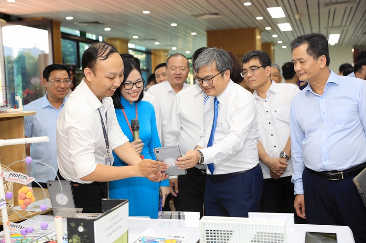 Phường Ô Chợ Dừa ra mắt Trợ lý ảo AI hỗ trợ công tác quản lý, điều hành và hỗ trợ công dân giải quyết thủ tục hành chính- Ảnh 1.