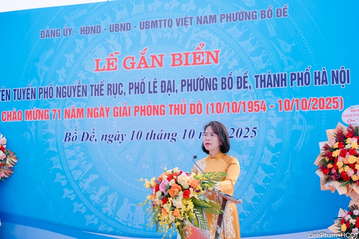 Phường Bồ Đề gắn biển hai tuyến phố chào mừng kỷ niệm 71 năm Giải phóng Thủ đô- Ảnh 2.