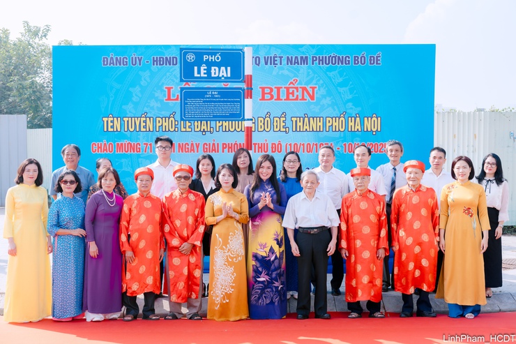 Phường Bồ Đề gắn biển hai tuyến phố chào mừng kỷ niệm 71 năm Giải phóng Thủ đô- Ảnh 5.