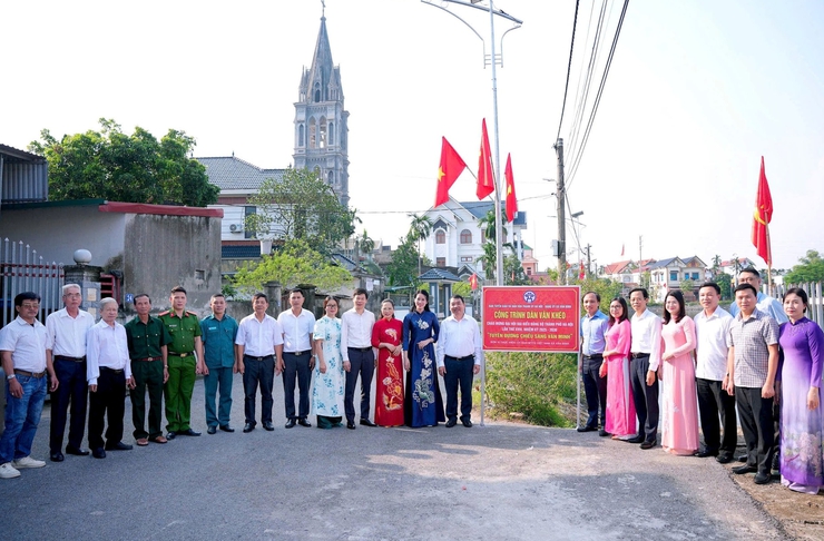 Vân Đình: Gắn biển công trình "Tuyến đường chiếu sáng văn minh"- Ảnh 5.