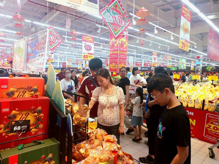 Kinh tế dịch vụ Hà Nội khởi sắc, tạo đà tăng trưởng mạnh cho quý cuối năm 2025- Ảnh 2.